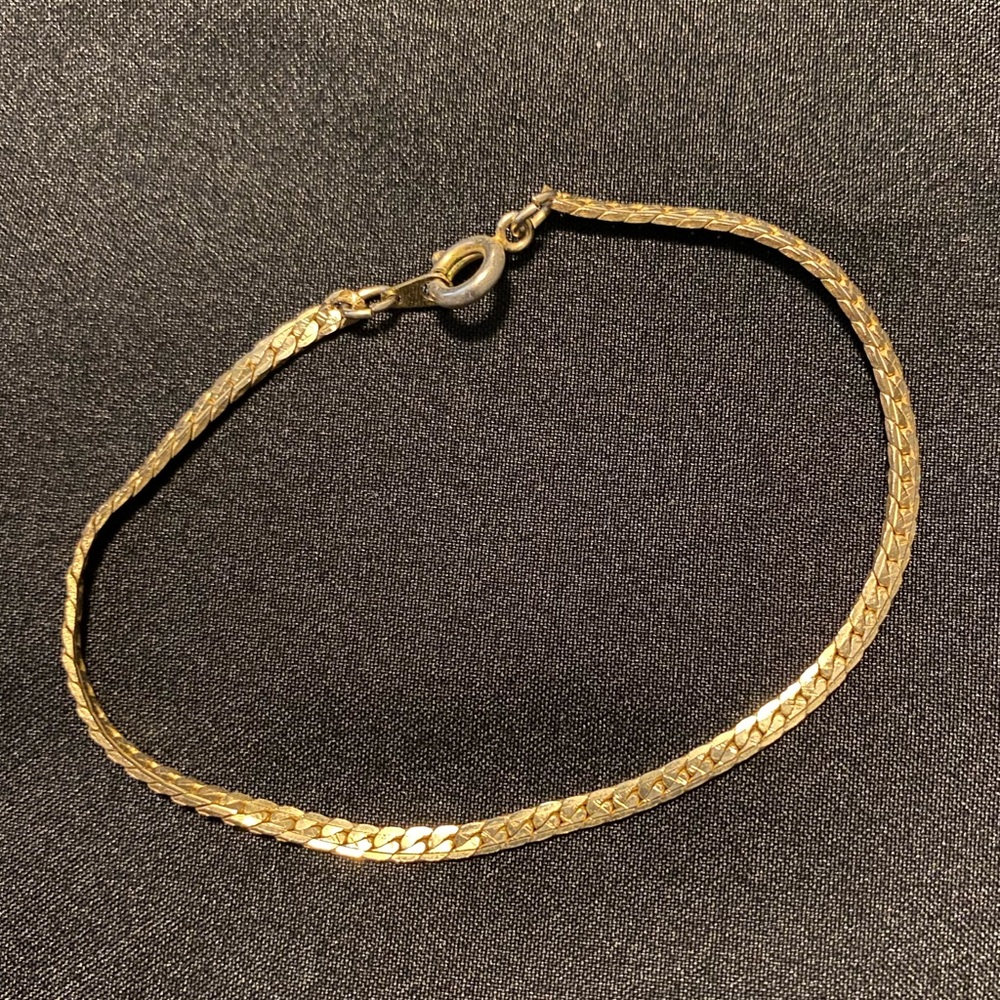 Thin Goldtone bracelet 7 1/2”